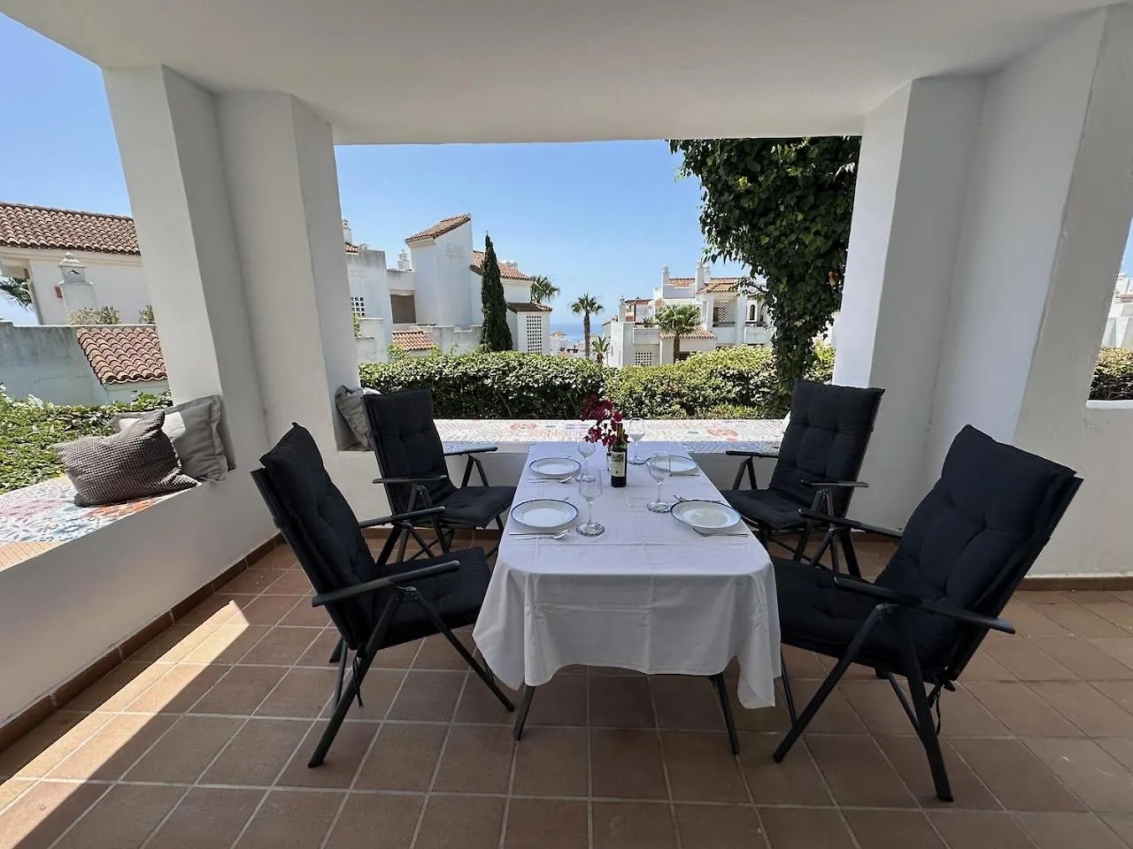Daire Quiet Family Apartment, 4 Pools, Close To The Beach And Golf, La Marina Alcaidesa 9 02